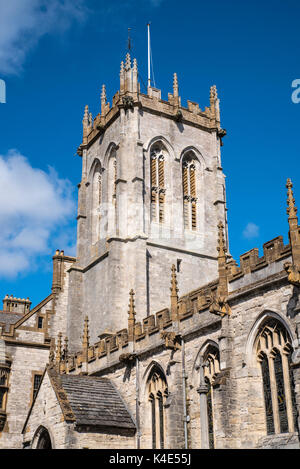 Une vue sur St Peters Church in Dorchester, Dorset, UK. Banque D'Images