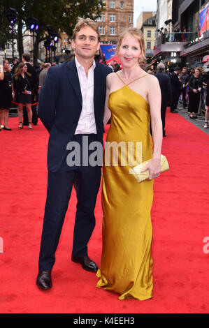 Fenella Woolgar arrivant au Victoria & Abdul première au cinéma Odéon, Londres. ASSOCIATION DE PRESSE Photo. Photo Date : le mardi 5 septembre. Crédit photo doit se lire : Matt Crossick/PA Wire. Banque D'Images