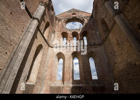 Ruines de l'abbaye de San Galgano, Chiusdino Toscane Italie Europe EU Banque D'Images