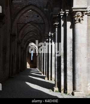 Ruines de l'abbaye de San Galgano, Chiusdino Toscane Italie Europe EU Banque D'Images