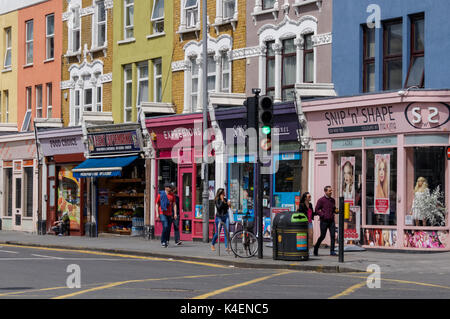 Boutiques sur Leyton High Road, Londres, Angleterre, Royaume-Uni, UK Banque D'Images