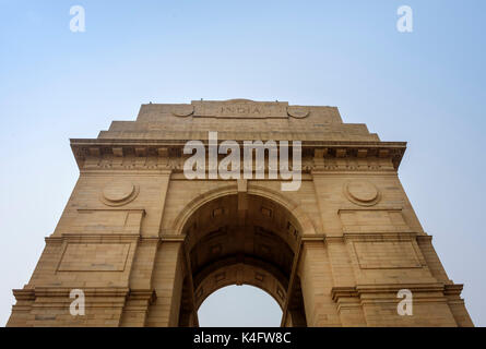 NEW DELHI, INDE - CIRCA Octobre 2016 : La porte de l'Inde, une attraction touristique populaire à New Delhi. Banque D'Images