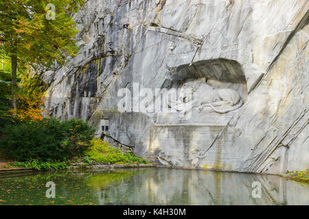 LUCERNE, SUISSE - 10 octobre 2014 : La statue de lion mourant appelé Lowendenkmal , un monument à la Garde Suisse de Louis XVI de France, à Lucerne Banque D'Images