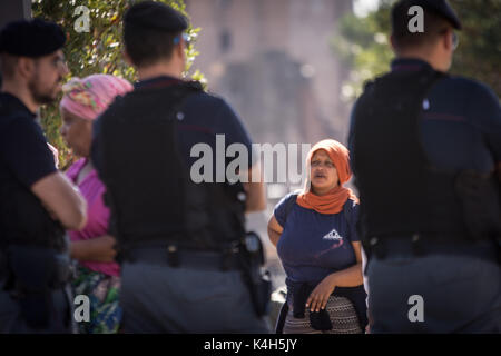 Rome, Italie. 05 Sep, 2017. Déplacé des jardins près de la Piazza Venezia, les réfugiés qui ont campé là après avoir quitté le palais de la Piazza Indipendenza. Credit : Andrea Ronchini/Pacific Press/Alamy Live News Banque D'Images