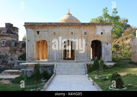 Voici un titre pour Temple Katas Raj dans la limite de 150 lettres : 'Temple Katas Raj : ancien temple hindou au Pendjab, Pakistan - Une culture et un esprit. Banque D'Images