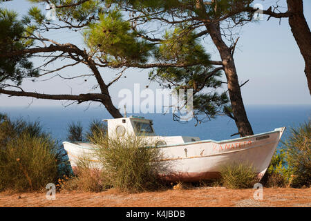 Dans le bateau, en bordure de la route de Christos raches, ikaria island, Mer Égée, Grèce, Europe Banque D'Images