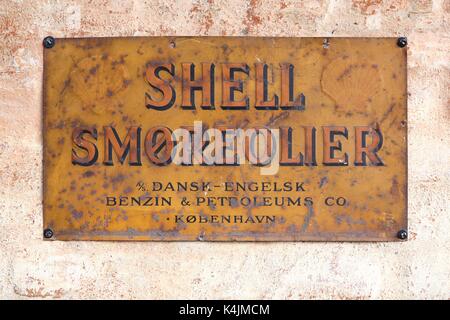 Aarhus, Danemark - août 28, 2017 : ancienne et vintage advertising avec Shell Oil sur un mur Banque D'Images