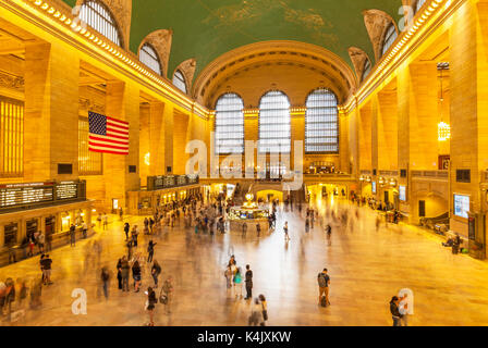 Occupé en concourse hall de départ de Grand central Terminal, Grand Central Station, Manhattan, New York, États-Unis d'Amérique, Amérique du Nord Banque D'Images