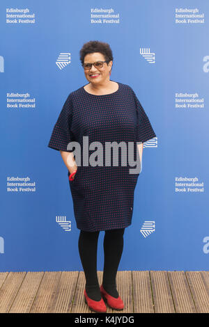 Poète et romancier écossais Jackie Kay assiste à un photocall au cours de l'Edinburgh International Book Festival le 12 août 2017 à Édimbourg, en Écosse. Banque D'Images