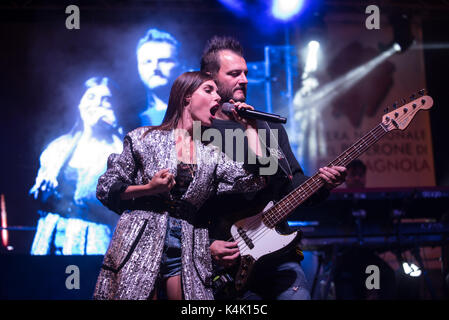 Carmagnola, 5e semptmber 2017, la chanteuse italienne Bianca Atzei effectue en Carmagnole lors du traditionnel "fiera del peperone' Credit : Alberto Gandolfo/Alamy Live News Banque D'Images