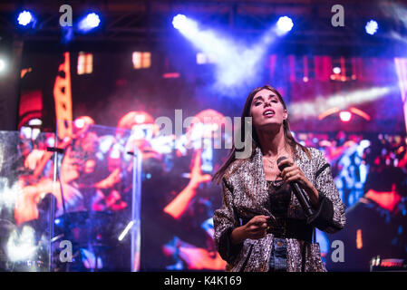 Carmagnola, 5e semptmber 2017, la chanteuse italienne Bianca Atzei effectue en Carmagnole lors du traditionnel "fiera del peperone' Credit : Alberto Gandolfo/Alamy Live News Banque D'Images