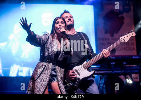 Carmagnola, 5e semptmber 2017, la chanteuse italienne Bianca Atzei effectue en Carmagnole lors du traditionnel "fiera del peperone' Credit : Alberto Gandolfo/Alamy Live News Banque D'Images