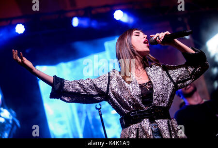 Carmagnola, 5e semptmber 2017, la chanteuse italienne Bianca Atzei effectue en Carmagnole lors du traditionnel "fiera del peperone' Credit : Alberto Gandolfo/Alamy Live News Banque D'Images