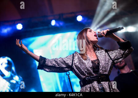 Carmagnola, 5e semptmber 2017, la chanteuse italienne Bianca Atzei effectue en Carmagnole lors du traditionnel "fiera del peperone' Credit : Alberto Gandolfo/Alamy Live News Banque D'Images