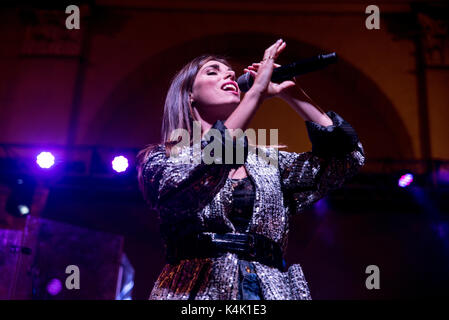 Carmagnola, 5e semptmber 2017, la chanteuse italienne Bianca Atzei effectue en Carmagnole lors du traditionnel "fiera del peperone' Credit : Alberto Gandolfo/Alamy Live News Banque D'Images