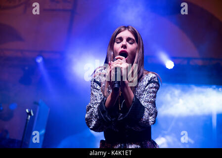 Carmagnola, 5e semptmber 2017, la chanteuse italienne Bianca Atzei effectue en Carmagnole lors du traditionnel "fiera del peperone' Credit : Alberto Gandolfo/Alamy Live News Banque D'Images