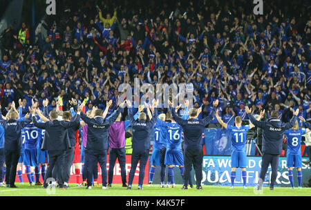 Reykjavik, Islande. 5 Septembre, 2017. Les joueurs de l'équipe nationale de football Islande remercier fans après la Coupe du Monde FIFA 2018 match de qualification contre l'Ukraine au stade de Laugardalsvollur à Reykjavik, Islande. L'Islande a gagné 2-0. Crédit : Oleksandr Prykhodko/Alamy Live News Banque D'Images