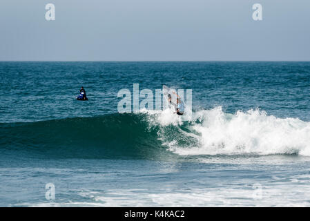 San Clemente, USA. 06 sep, 2017. Au cours du premier cycle du surf sur le swatch 2017 women's pro à des chevalets, san onofre state beach, san clamente, ca le 06 septembre 2017. surfer : keely, Andrew (aus). Credit : Benjamin Ginsberg/Alamy live news Banque D'Images