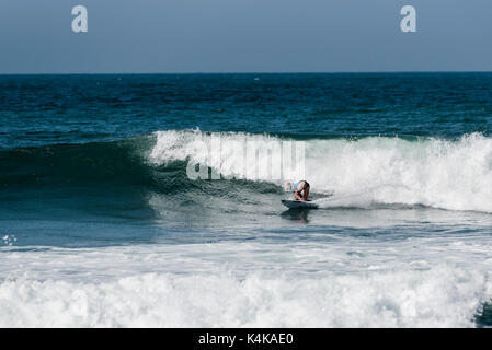 San Clemente, USA. 06 sep, 2017. Au cours du premier cycle du surf sur le swatch 2017 women's pro à des chevalets, san onofre state beach, san clamente, ca le 06 septembre 2017. surfer : lakey Peterson (USA). Credit : Benjamin Ginsberg/Alamy live news Banque D'Images