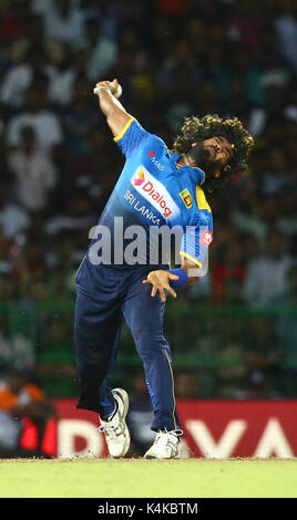 Colombo, Sri Lanka. 6rh, Sept 2017. Joueur de cricket du Sri Lanka Lasith Malinga offre la balle pendant la vingt20 match de cricket international entre le Sri Lanka et l'Inde à R Premadasa Stadium à Colombo le 6 septembre 2017. Credit : Pradeep Dambarage/Alamy Live News Banque D'Images