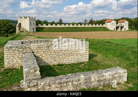 Devant la porte ouest, fragment, à l'arrière Porta praetoria, fort romain Pfünz, Castra Vetoniana ou Vetonianae, Roetic Limes Banque D'Images