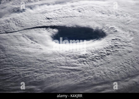 Typhon sur la planète Terre - photos satellite. Éléments de cette image fournie par la NASA. Banque D'Images