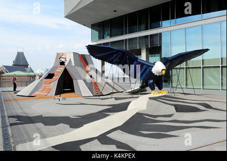 Une aire de jeux à l'extérieur Dokk1, une nouvelle culture et multimédia maison à Aarhus, Danemark. Banque D'Images