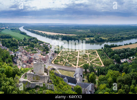 France, Val-d'Oise (95), la Roche-Guyon, labellisé les plus Beaux villages de France, (vue aérienne) // France, Val-d'Oise, la Roche-Guyon, étiqueté Banque D'Images