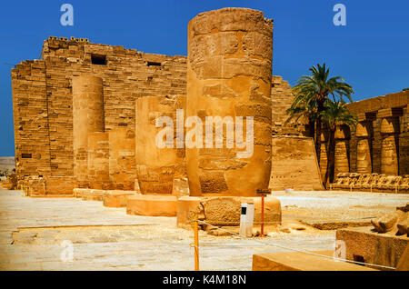 L'Avenue des sphinx à tête de bélier. Temple de Karnak. Louxor, Egypte Banque D'Images