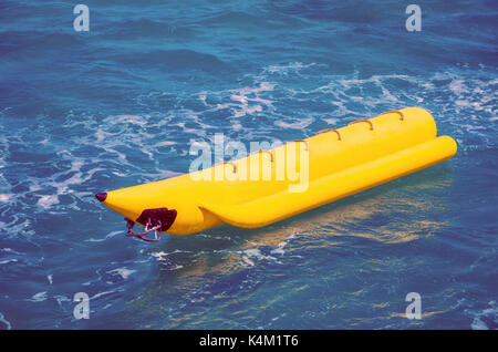 Banana Boat dans la mer Banque D'Images