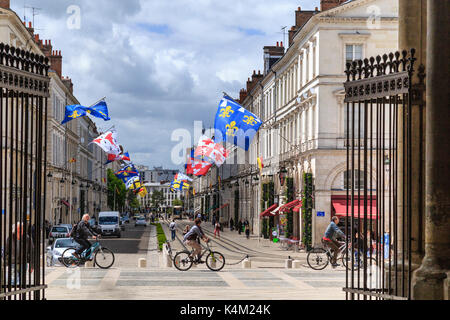 France, Loiret (45), Orléans, rue Jeanne d'Arc depuis la cathédrale Sainte-Croix // France, Loiret, Orléans, rue Jeanne d'Arc depuis Sainte-CROI Banque D'Images