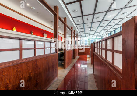 L'intérieur est moderne restaurant japonais ichiban boshi. Couloir Banque D'Images