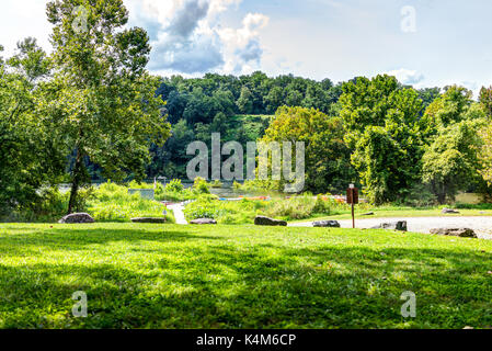 Washington DC, USA - Le 28 août 2017 : Fletcher's Cove et Chesapeake and Ohio Canal National Historical Rock Creek Park avec rivière Potomac et kayak r Banque D'Images