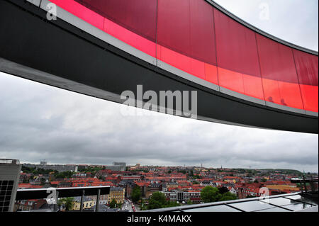 Votre 'Panorama' Arc-en-ciel, Olafur Eliasson spectaculaire de l'œuvre d'art sur le toit de la das Kunstmuseum à Aarhus, Danemark Banque D'Images