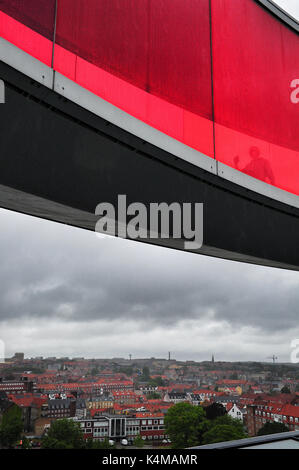 Votre 'Panorama' Arc-en-ciel, Olafur Eliasson spectaculaire de l'œuvre d'art sur le toit de la das Kunstmuseum à Aarhus, Danemark Banque D'Images