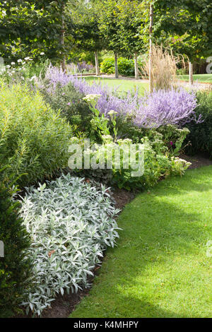 Jardins de Brightwater, Saxby, Lincolnshire, Royaume-Uni. L'été, août 2017. Banque D'Images