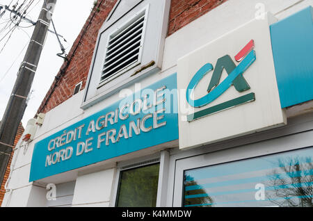 Signe extérieur d'une succursale du Crédit Agricole Nord de France à Hardinghen, Pas-de-Calais Banque D'Images