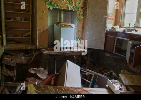 Le presbytère fut un foyer de soins pour les personnes âgées au sein de rampton, cambridgeshire. Il a fermé il y a plusieurs années et est devenu depuis l'abandon. Banque D'Images