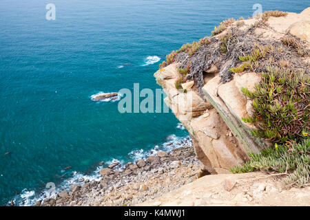 Les roches du littoral de Cabo da Roca, point le plus occidental du continent européen Banque D'Images