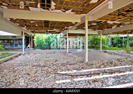 Krk, Croatie, 31 août 2017 : abandonnés et détruits hôtel de luxe palace haludovo à malinska, île de Krk, Croatie. Dans les années 1970 et 1980 il a été t Banque D'Images