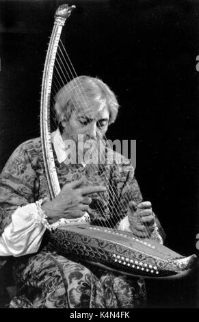 Arnold Dolmetsch, harpe birmane - lecture de musique anglaise antiquaire, 1858-1940. Pionnier du mouvement de la musique ancienne Banque D'Images