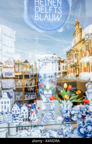 La ville de Delft en porcelaine bleue Banque D'Images