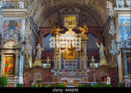 Rome, Italie - nov 01, 2016 : autel dans l'église de Santa Maria in Aracoeli à Rome, Italie. Il est désigné de l'église la mairie de Rome. Banque D'Images