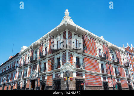 Belle maison couverte extérieure à talavera poterie de Puebla, Mexique Banque D'Images