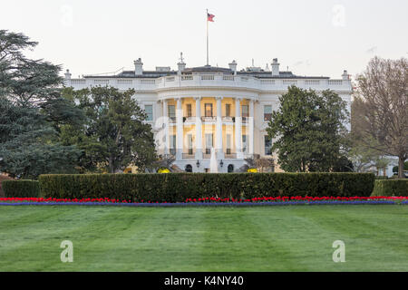 Washington DC 4 avril 2017 : White House South Lawn à Washington DC, un jour de printemps couvert. Banque D'Images