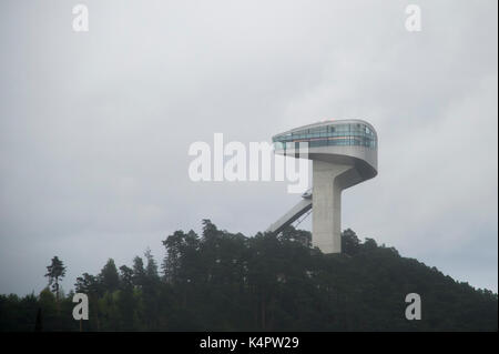 Tremplin de Bergisel conçu par Zaha Hadid à Innsbruck, Tyrol, Autriche. 1 Septembre 2017 © Wojciech Strozyk / Alamy Stock Photo Banque D'Images