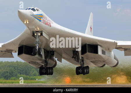 Koubinka, dans la région de Moscou, Russie - 22 juin 2015 : Tupolev Tu-160m rf-94109 bombardier stratégique moderne de l'aviation russe de l'avion décolle à koubinka ai Banque D'Images