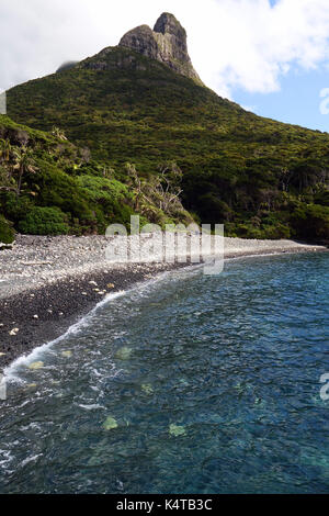 Boat Harbour Beach à distance mt lidgbird ci-dessous, l'île Lord Howe, NSW, Australie. pas de mr Banque D'Images