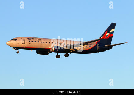 Sheremetyevo, région de Moscou, Russie - 28 décembre 2015 : aeroflot Boeing 737-800 50-2106-bvo atterrissage à l'aéroport international de Sheremetyevo. Banque D'Images