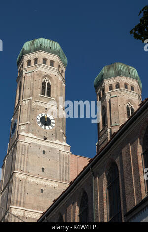 L'église Frauenkirche, Dom zu Unserer Lieben Frau, Notre-Dame, Munich, Bavière. Allemagne Banque D'Images